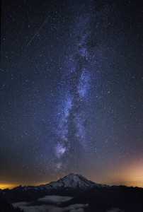 Mount_Rainier_Milky_Way